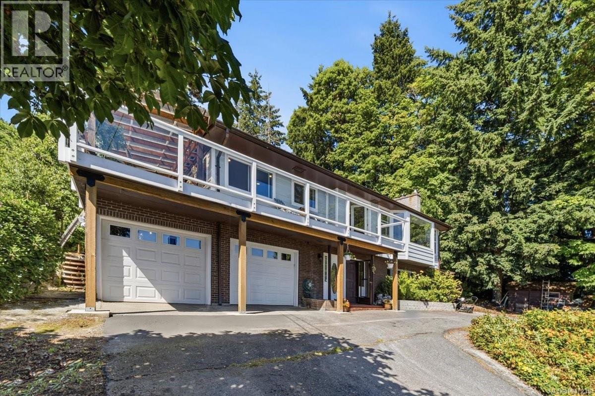 422 Battie Dr, Ladysmith