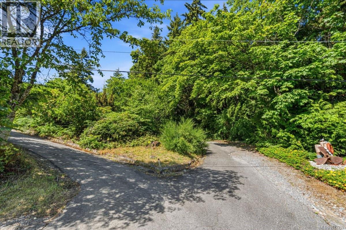 422 Battie Dr, Ladysmith