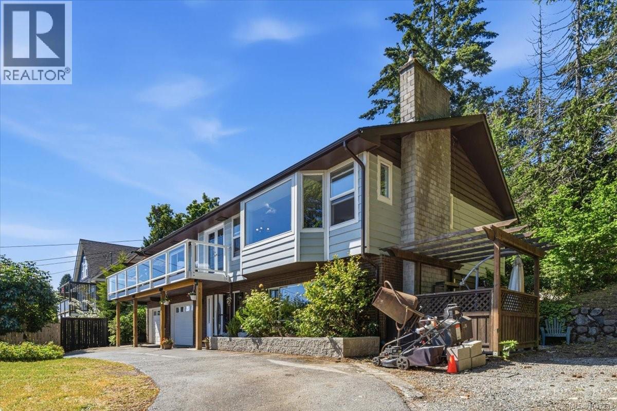 422 Battie Dr, Ladysmith