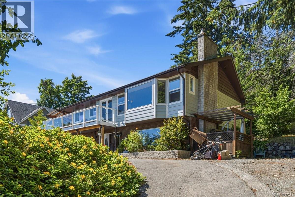 422 Battie Dr, Ladysmith
