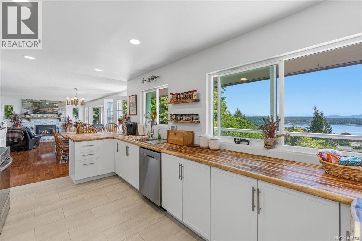 422 Battie Dr, Ladysmith