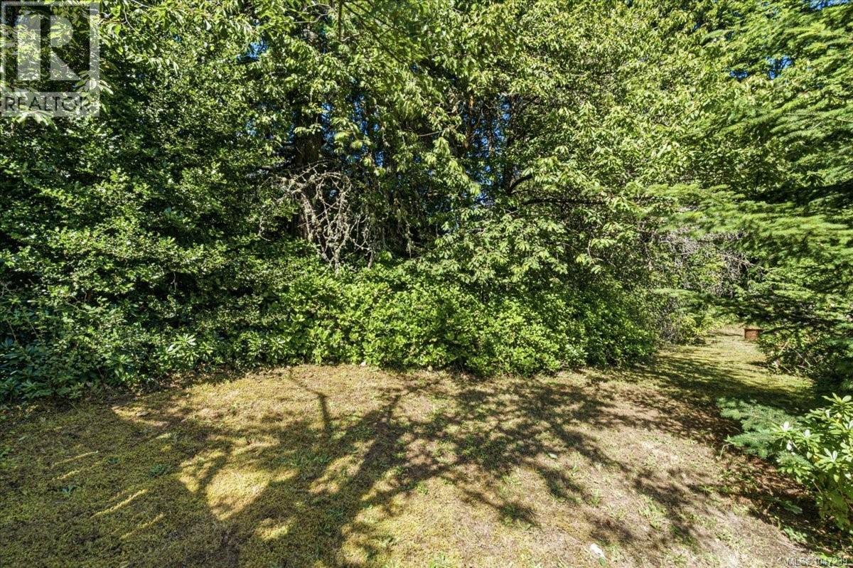 422 Battie Dr, Ladysmith