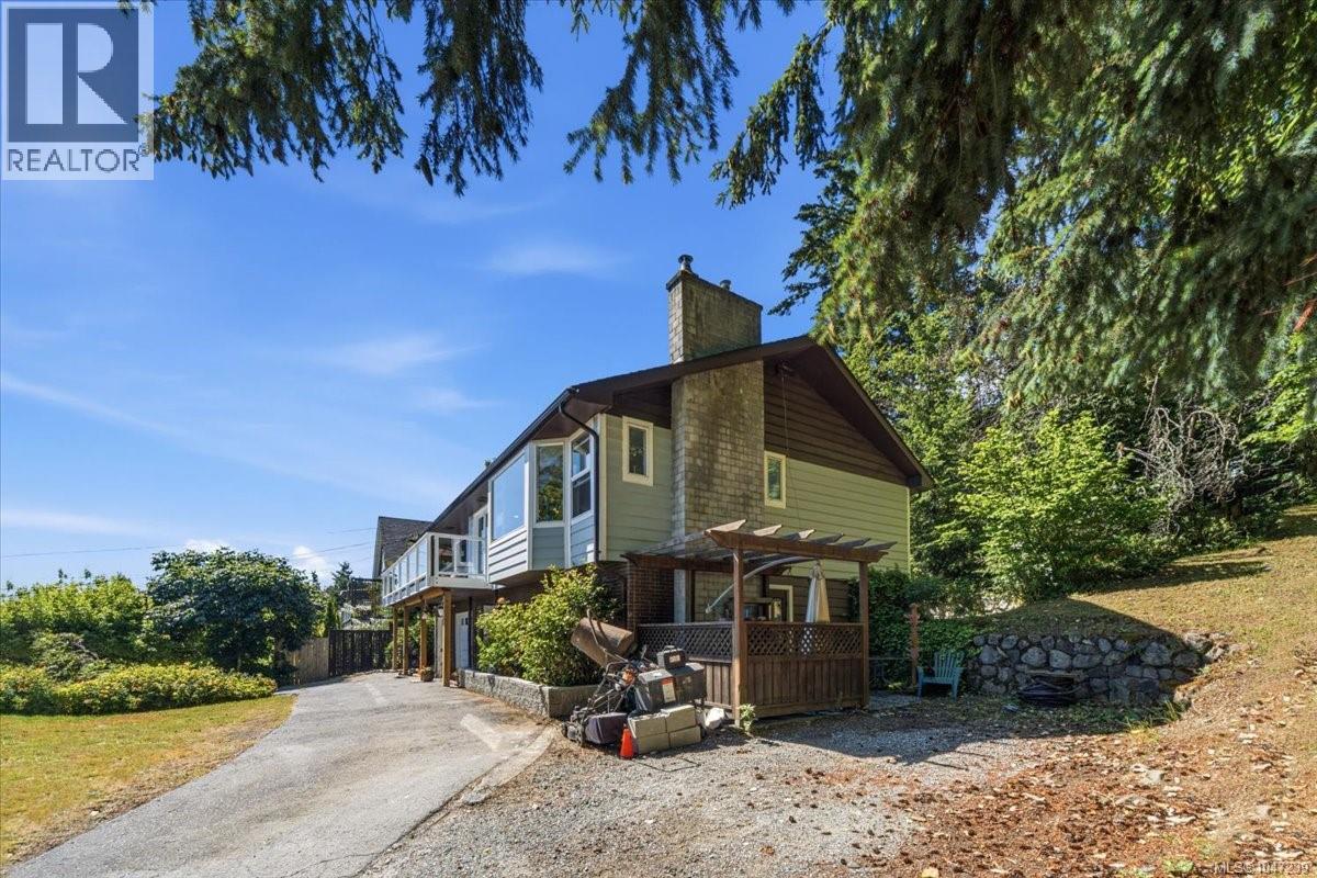 422 Battie Dr, Ladysmith