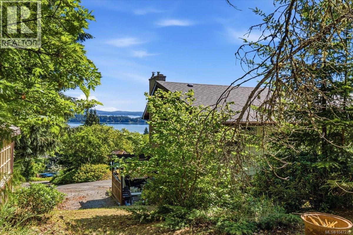 422 Battie Dr, Ladysmith