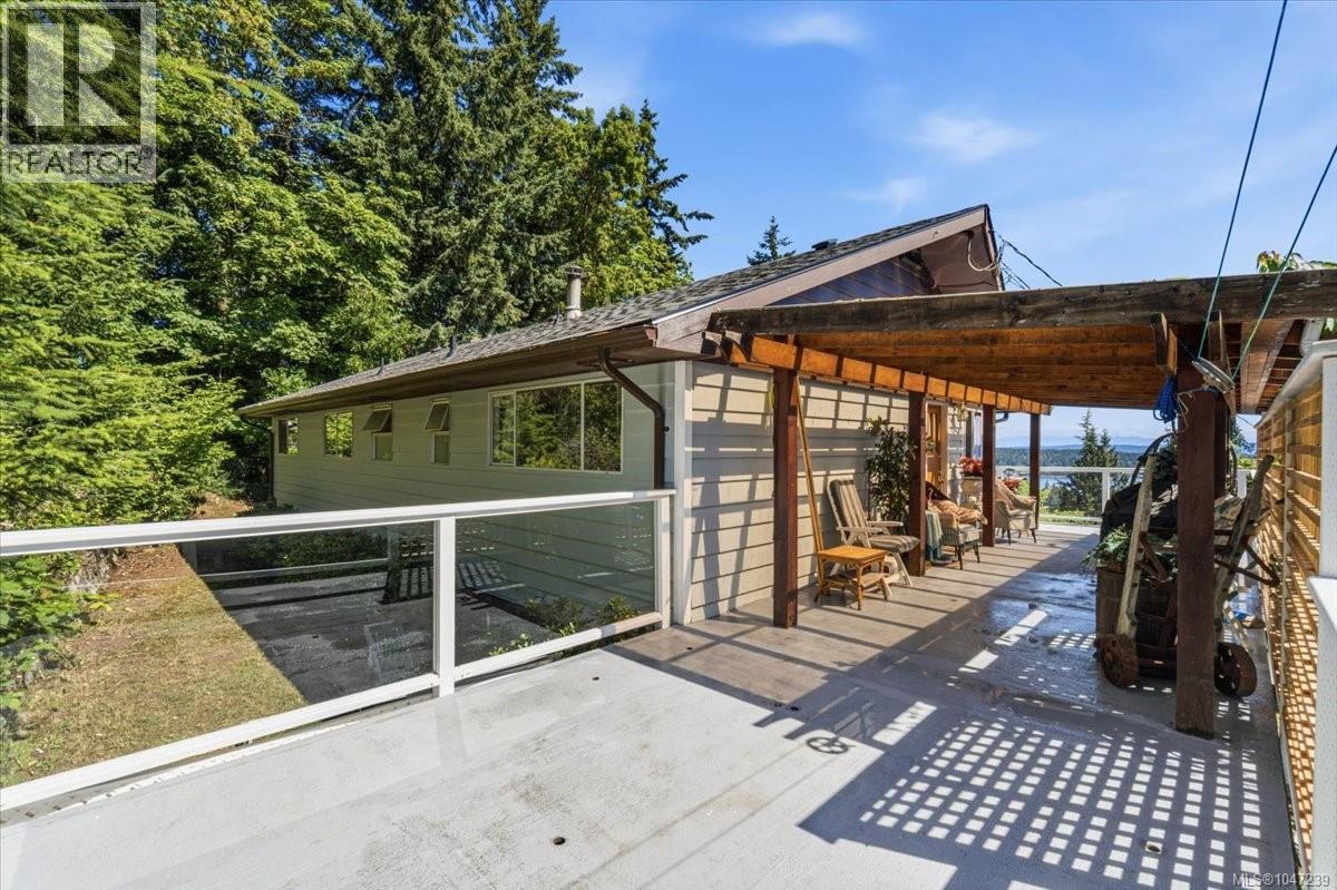 422 Battie Dr, Ladysmith
