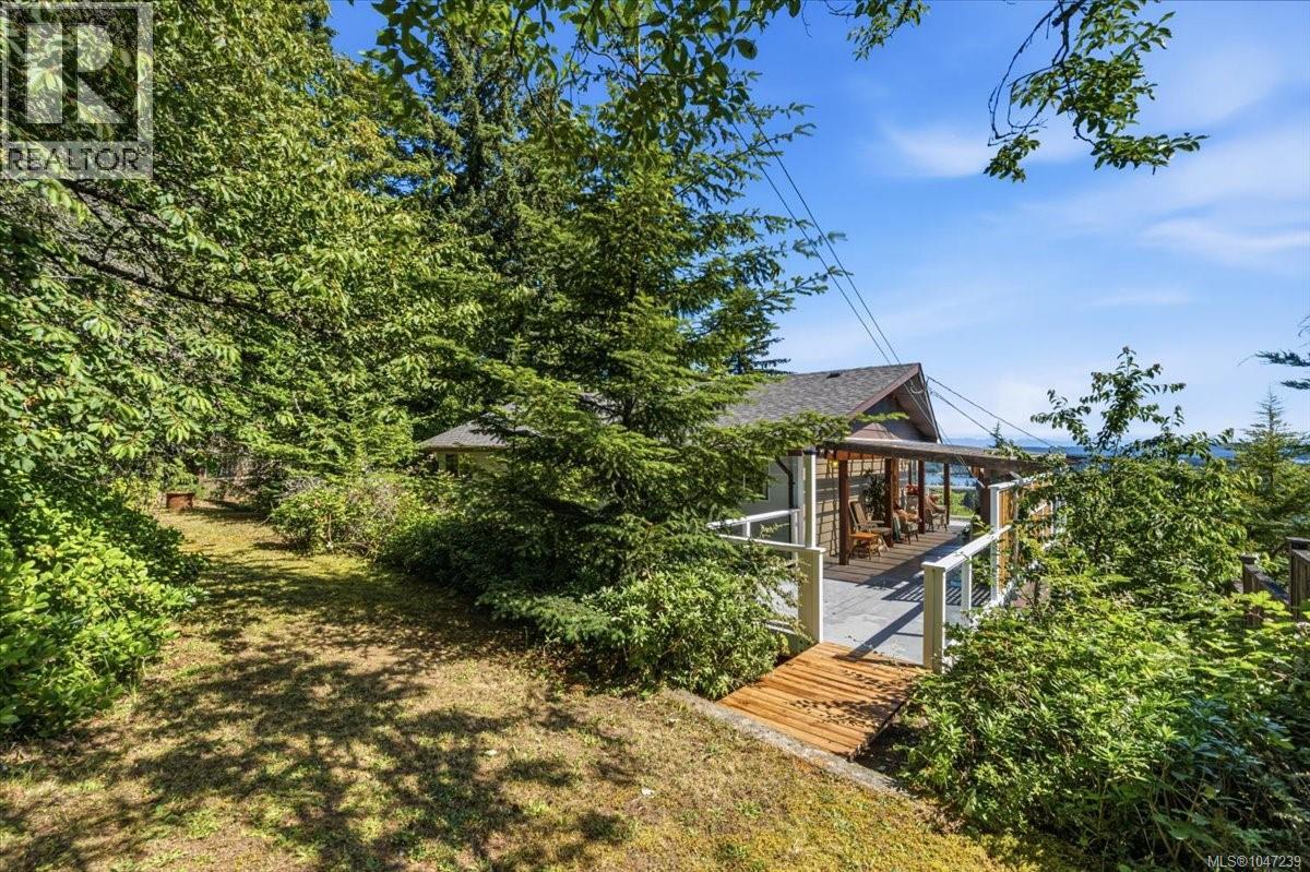 422 Battie Dr, Ladysmith