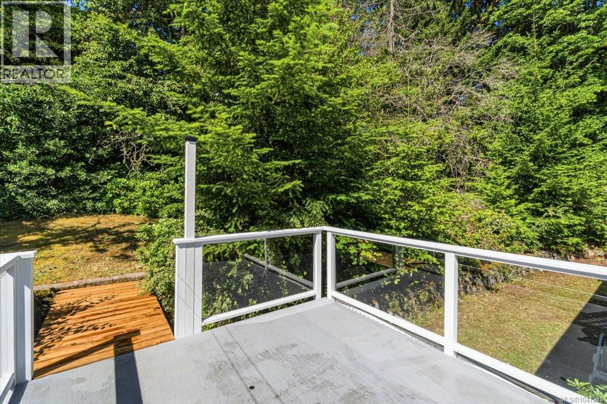 422 Battie Dr, Ladysmith