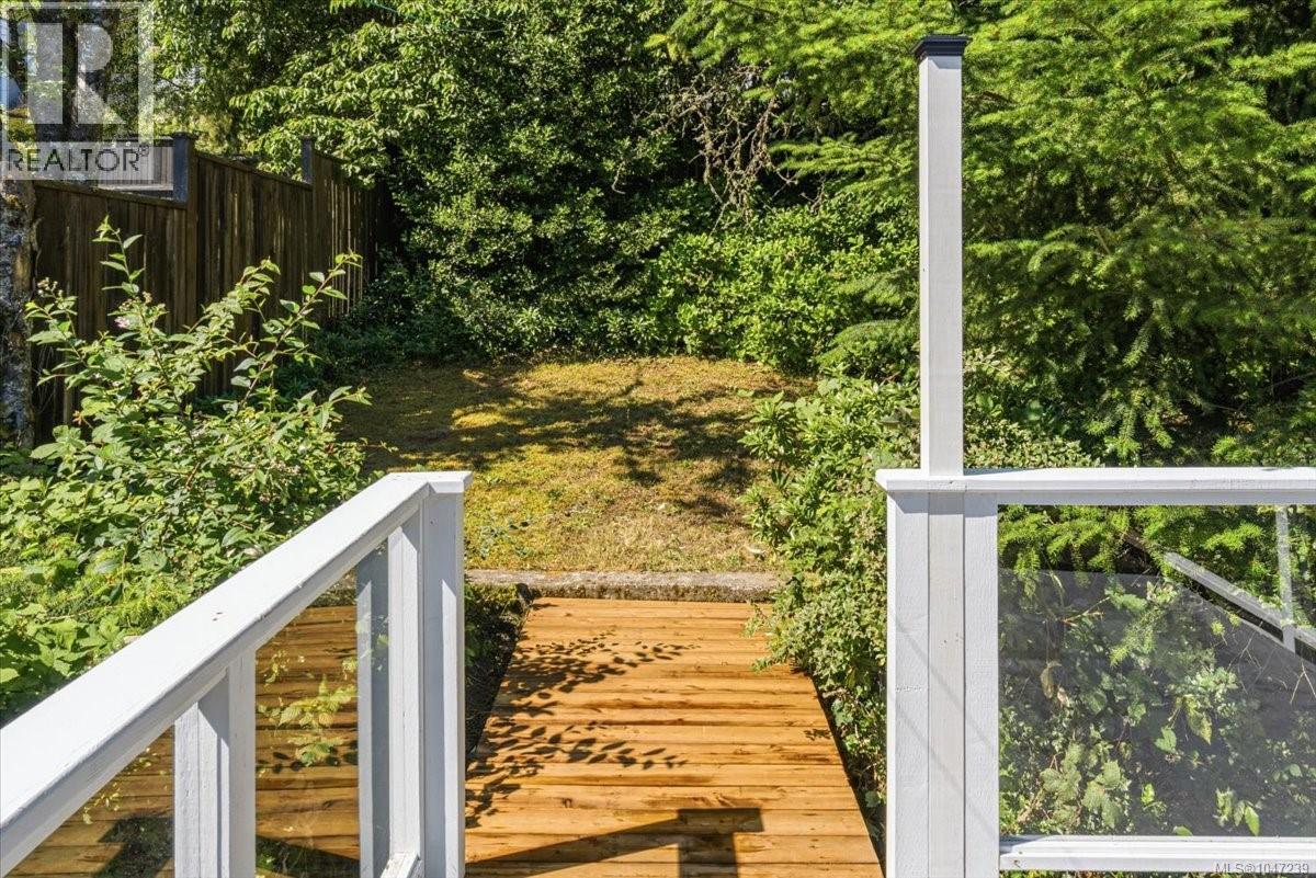 422 Battie Dr, Ladysmith