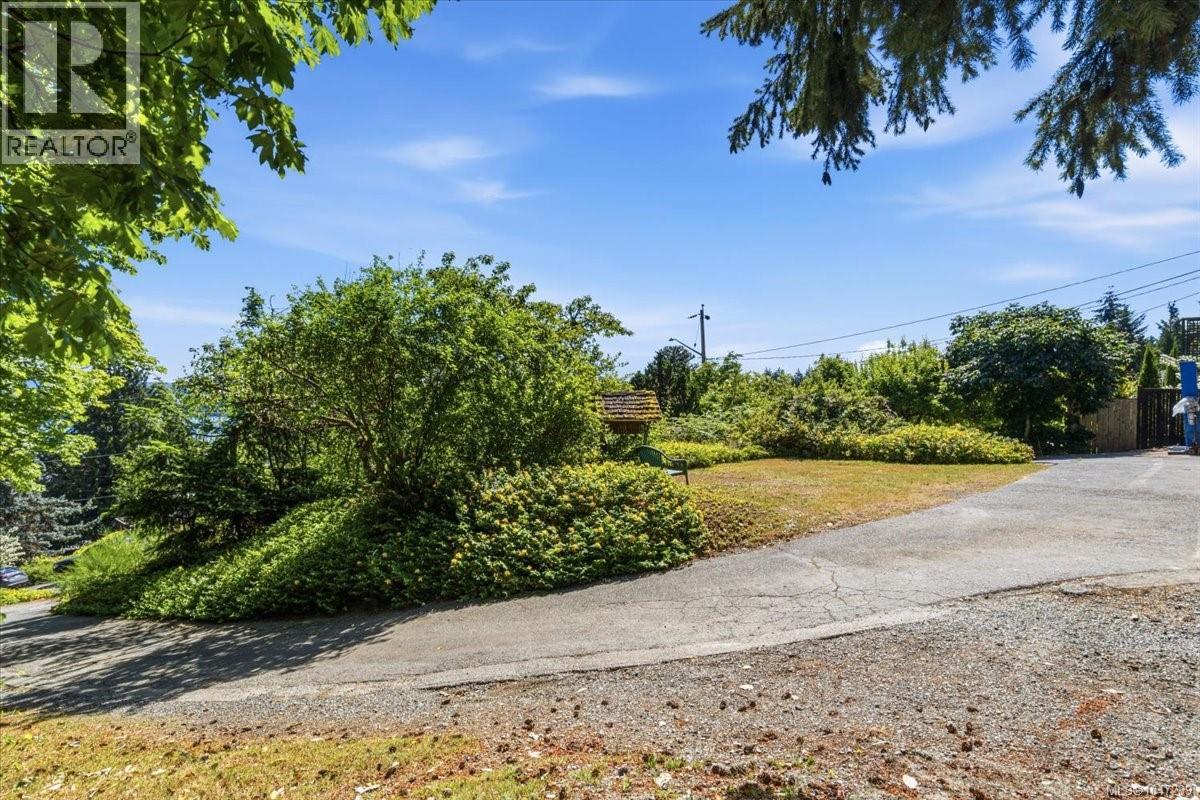 422 Battie Dr, Ladysmith