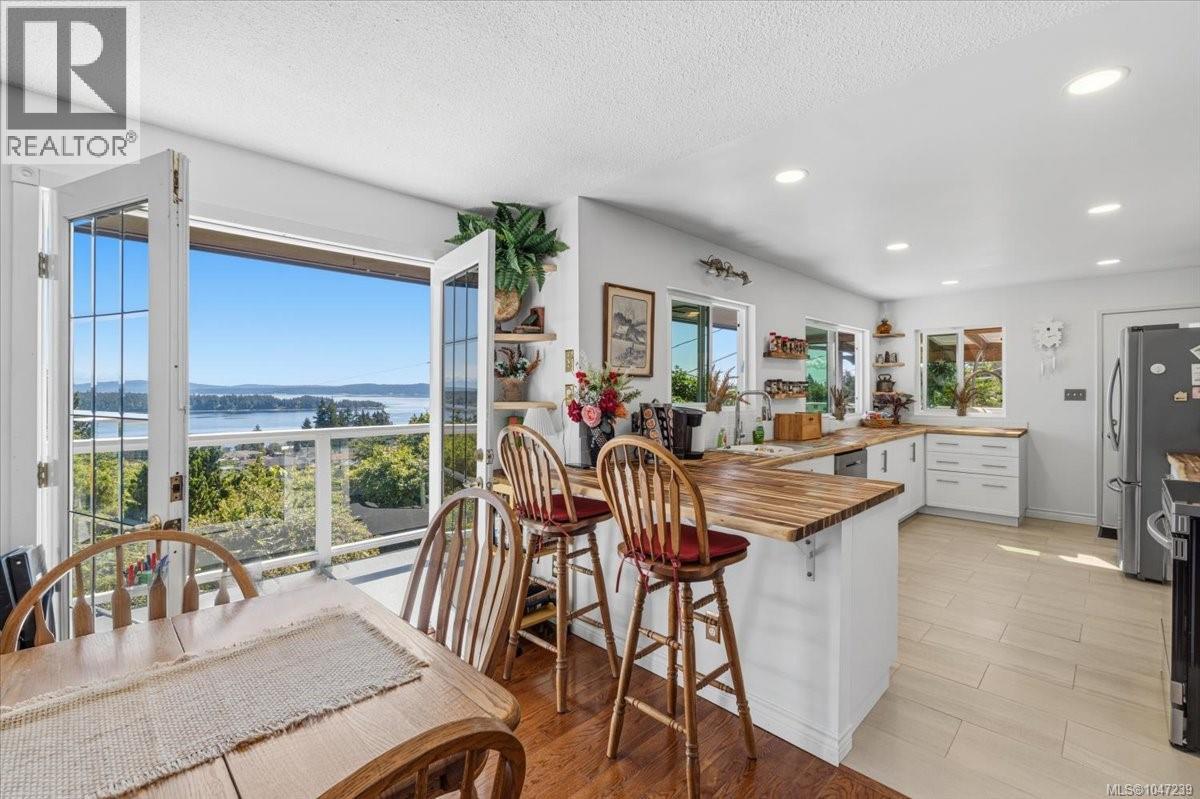 422 Battie Dr, Ladysmith