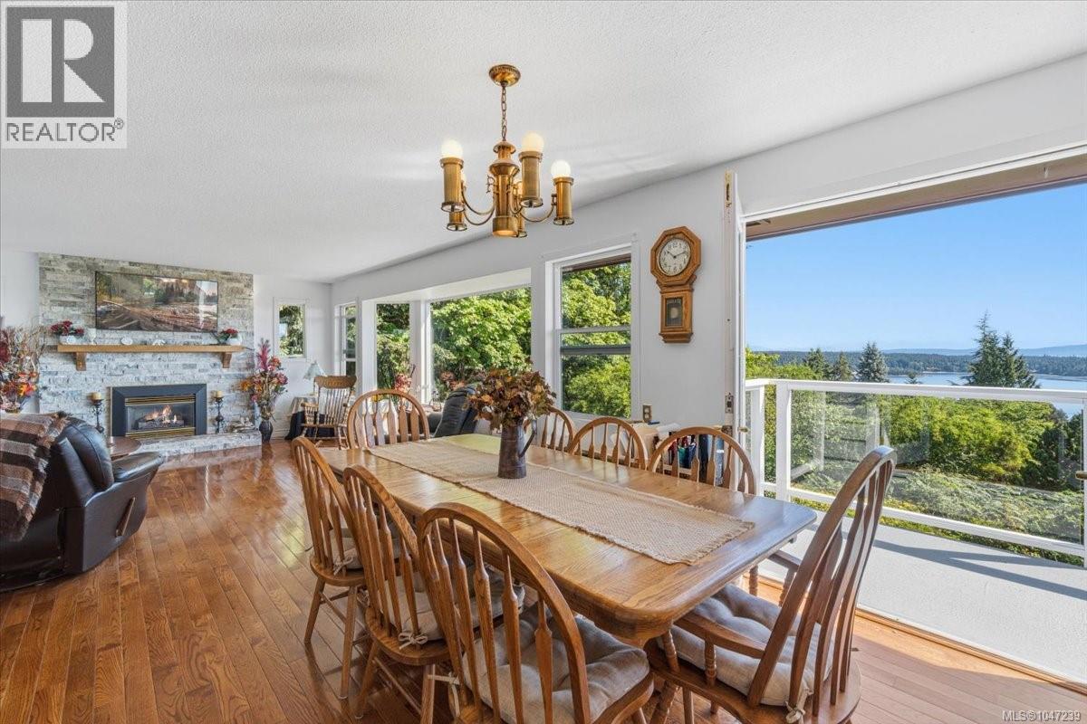 422 Battie Dr, Ladysmith