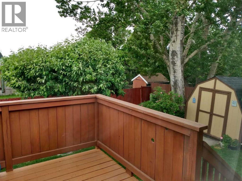 100 Doverglen Crescent SE - 16