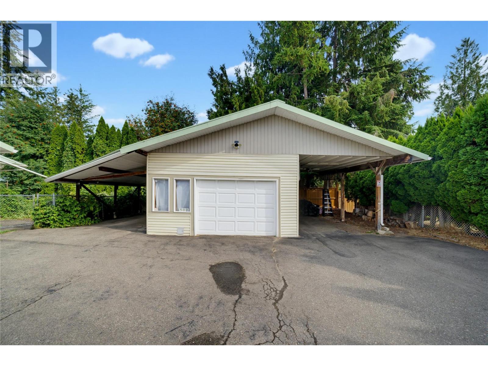 502 Maple Street, Sicamous