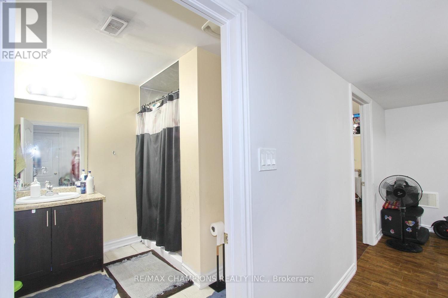28 EGYPT DRIVE - 41