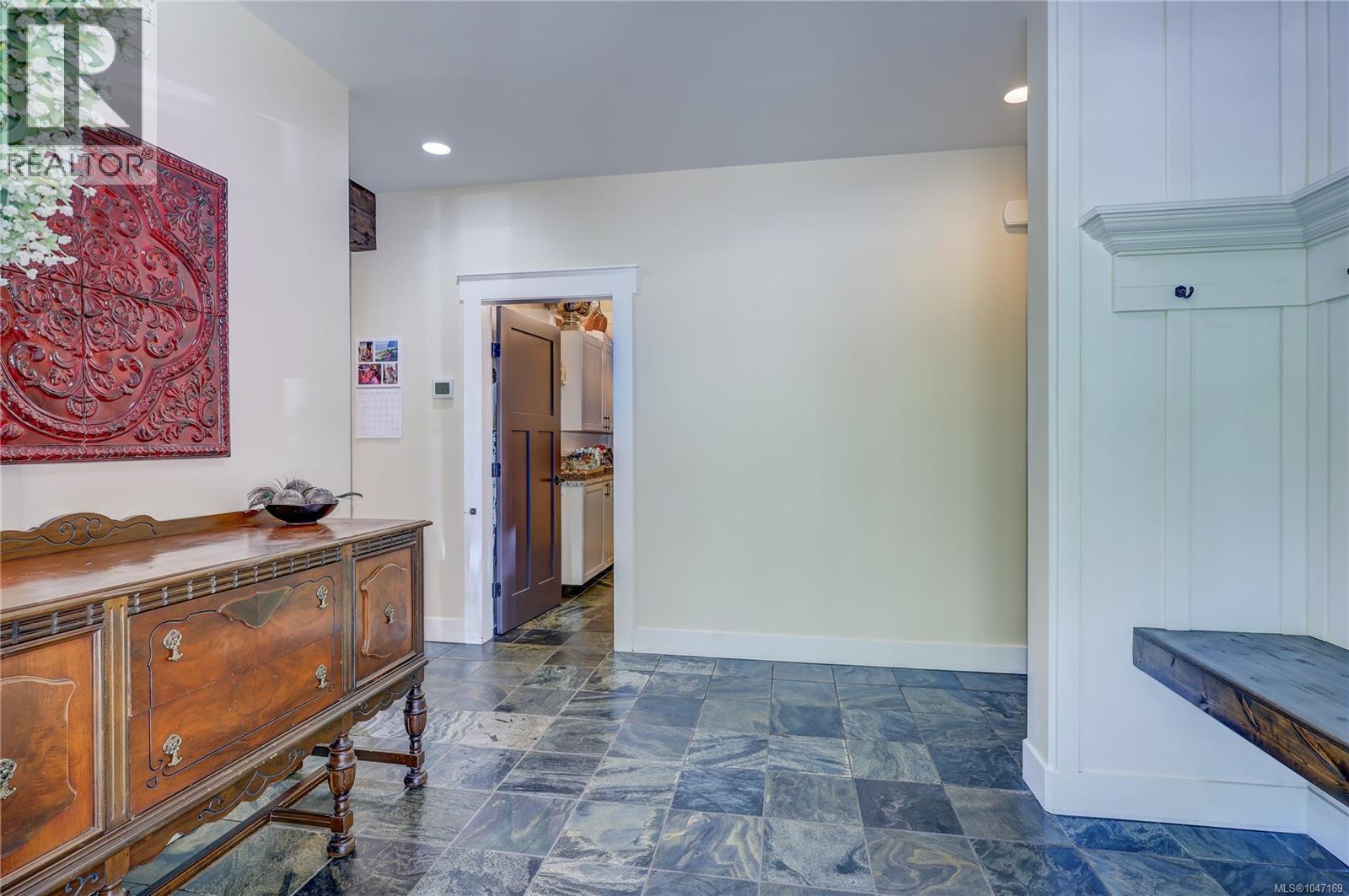 3029 Meadow Dr - Image 3
