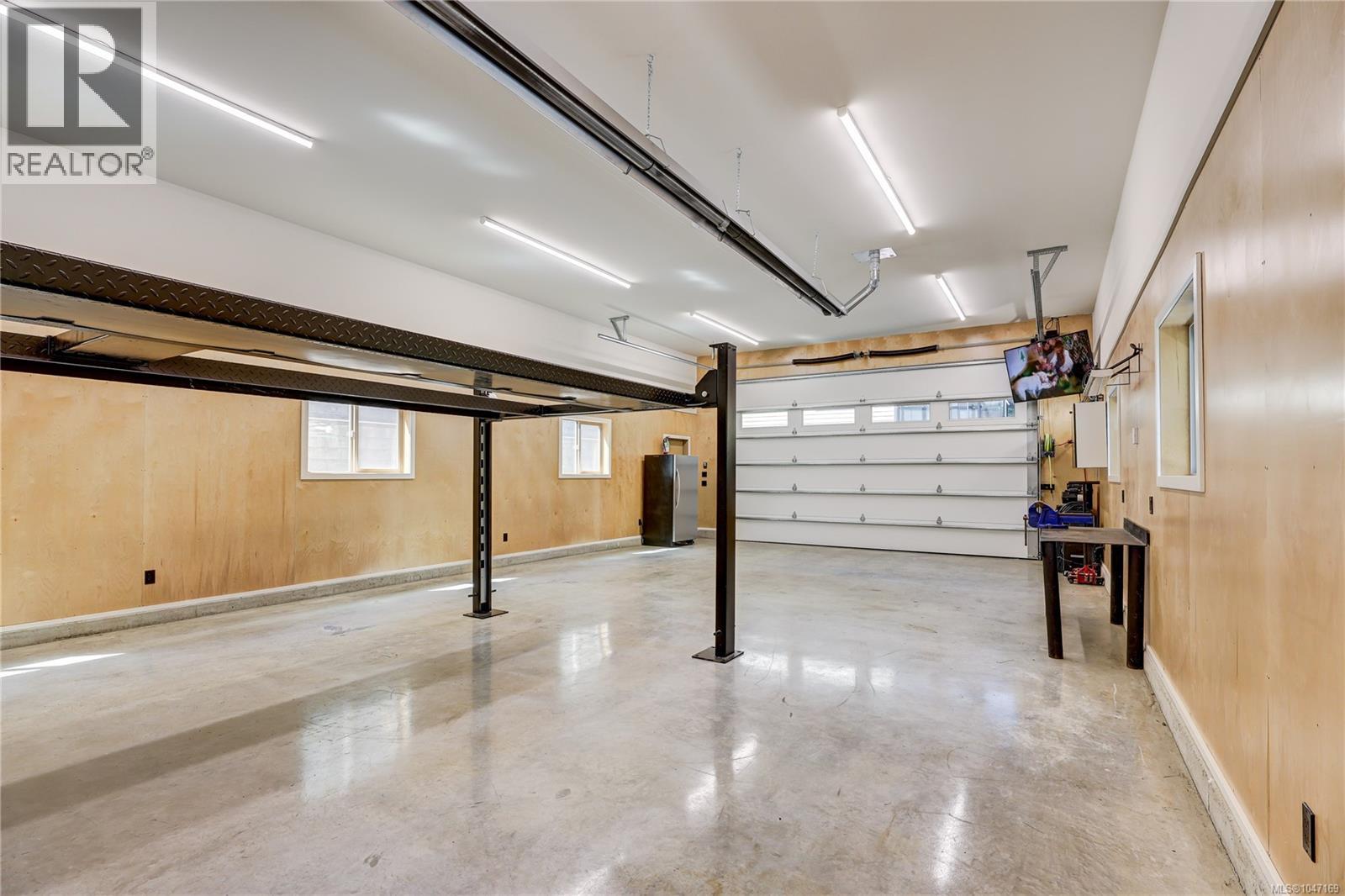 3029 Meadow Dr - Image 58