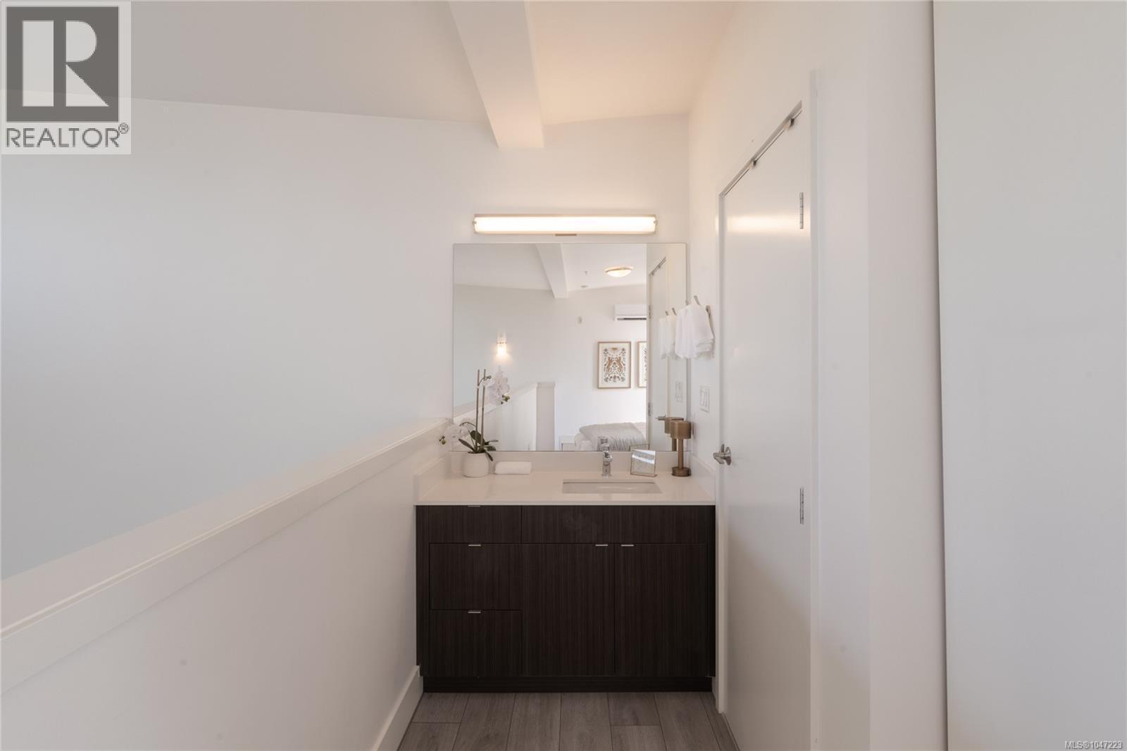 416 991 McKenzie Ave, Saanich