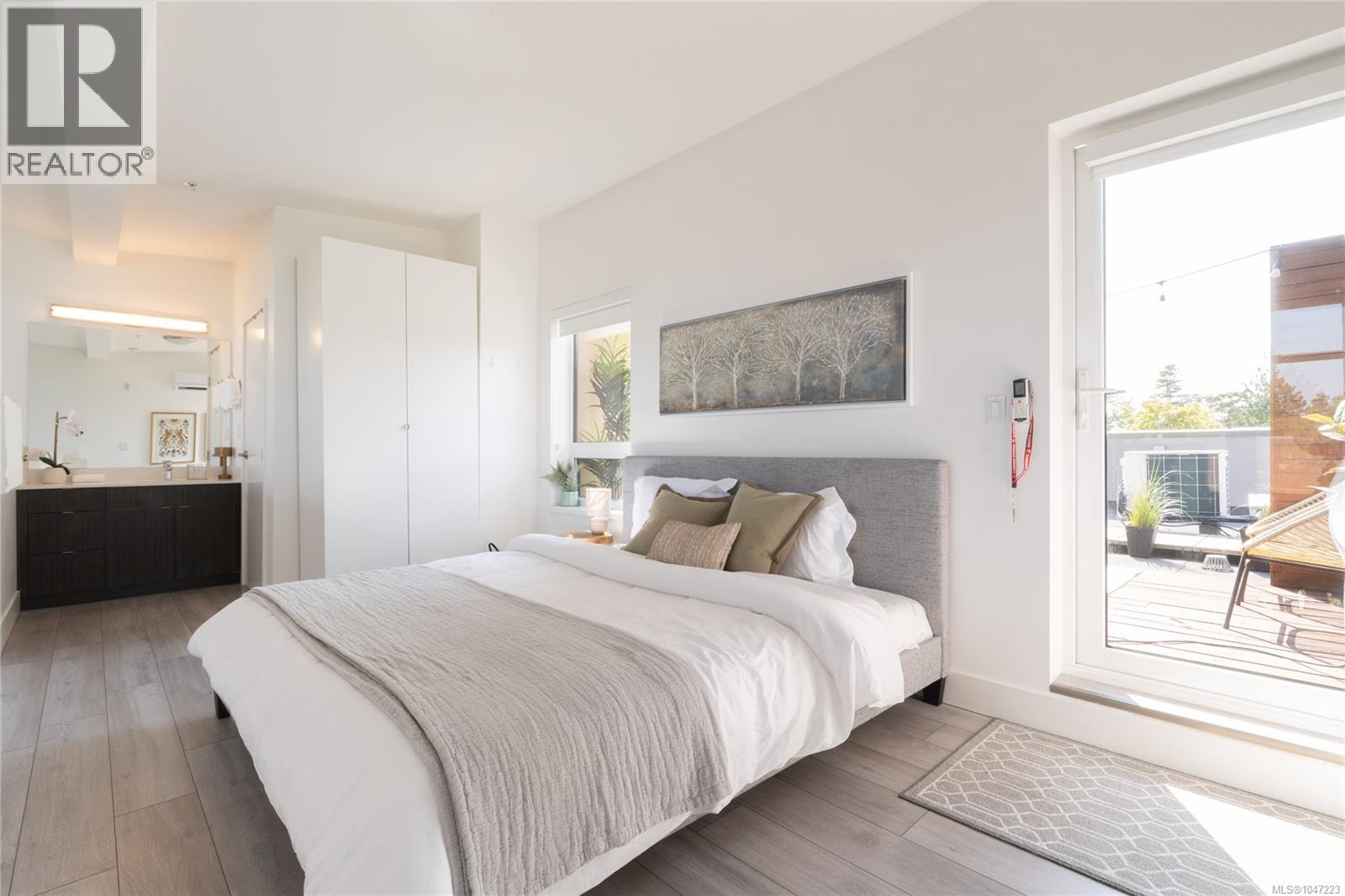 416 991 McKenzie Ave, Saanich