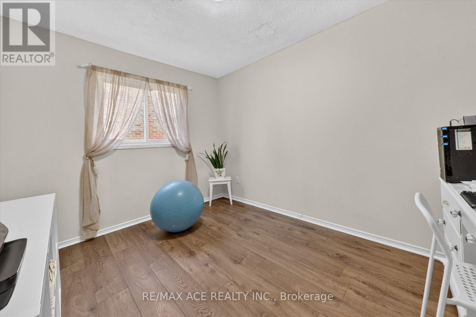 2504 LINWOOD STREET - Image 22