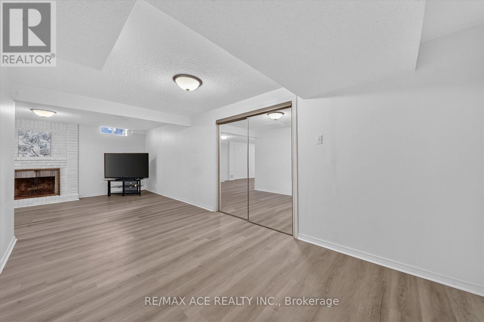 2504 LINWOOD STREET - Image 40