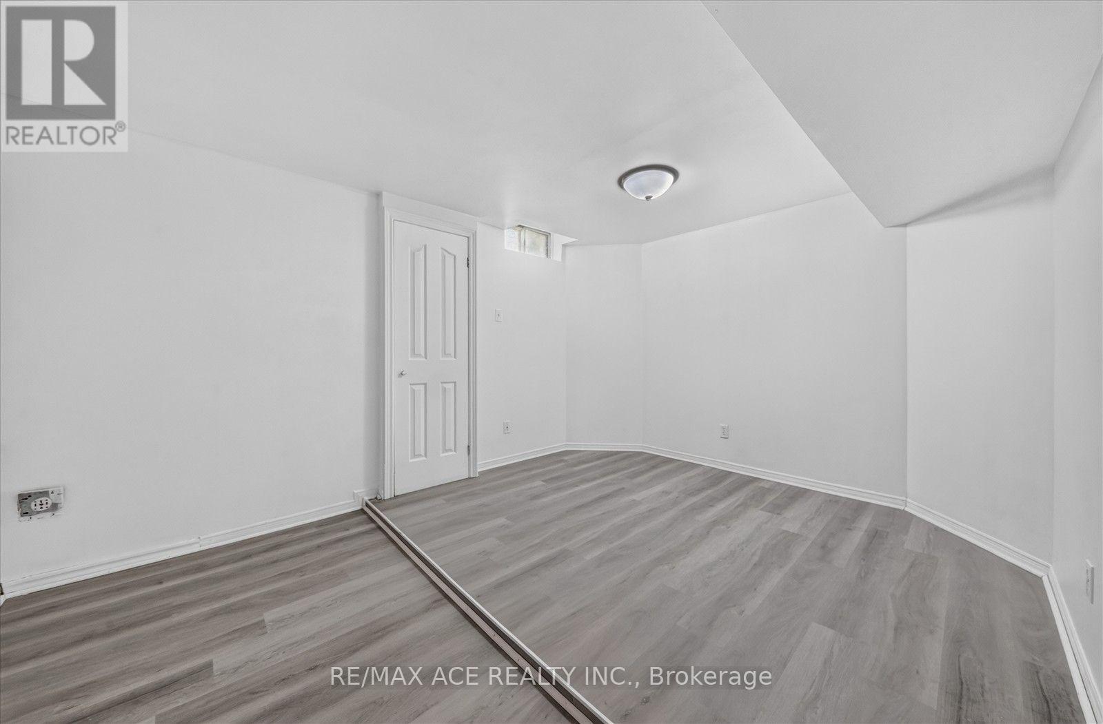 2504 LINWOOD STREET - Image 42