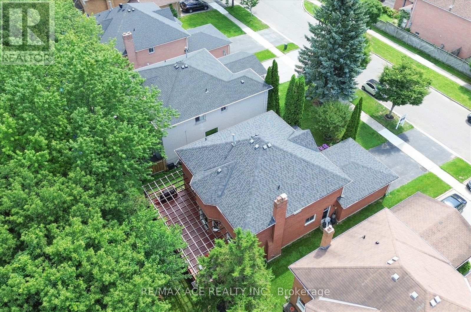 2504 LINWOOD STREET - 49