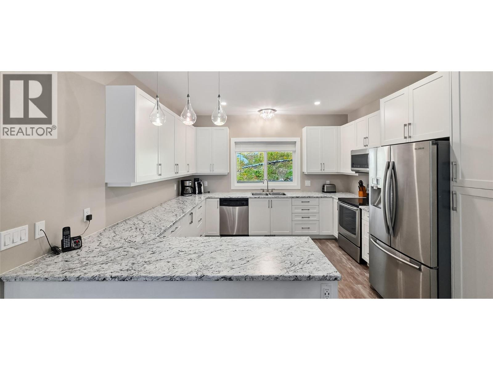4820 Highway 33, Beaverdell