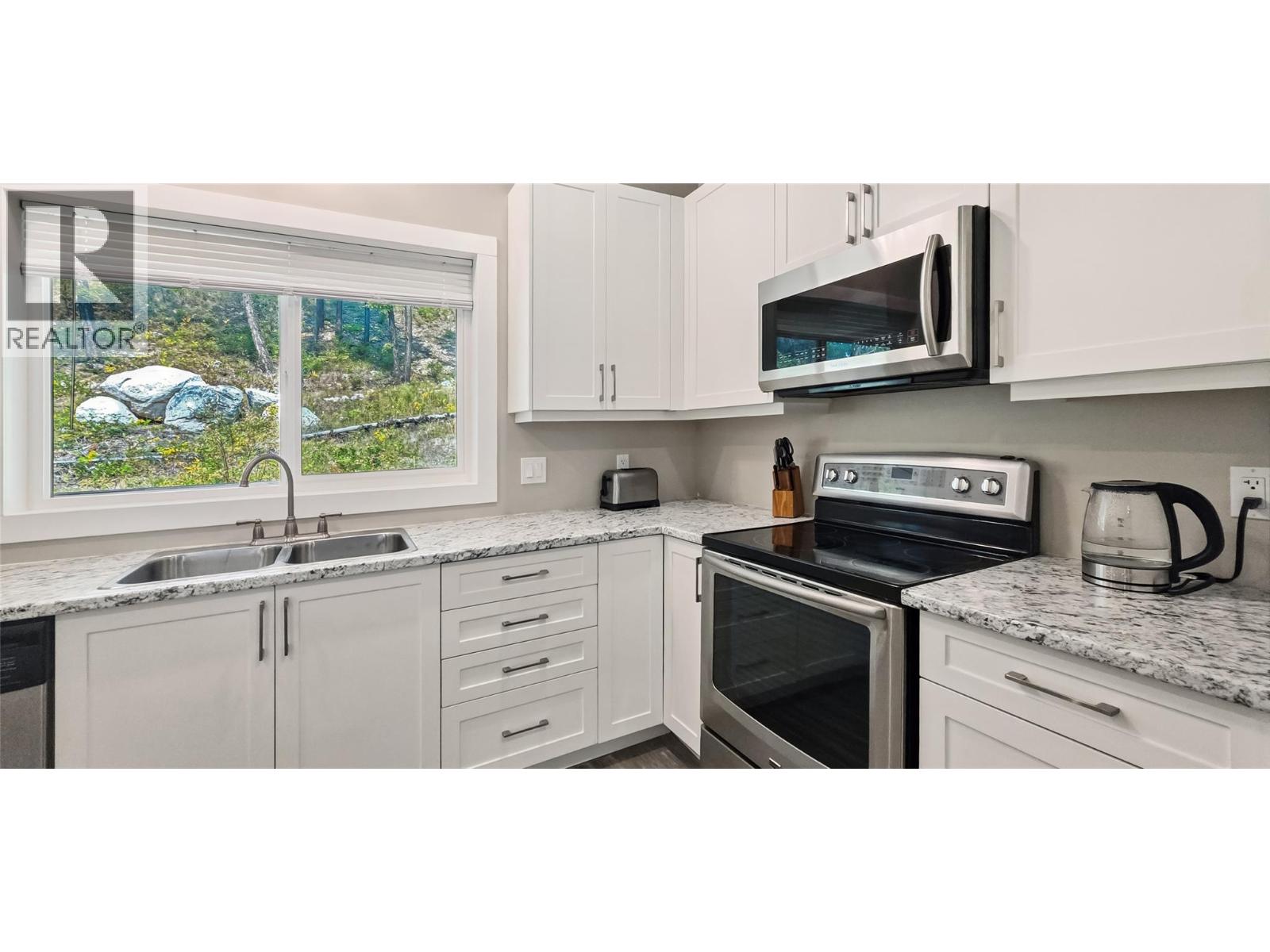 4820 Highway 33, Beaverdell