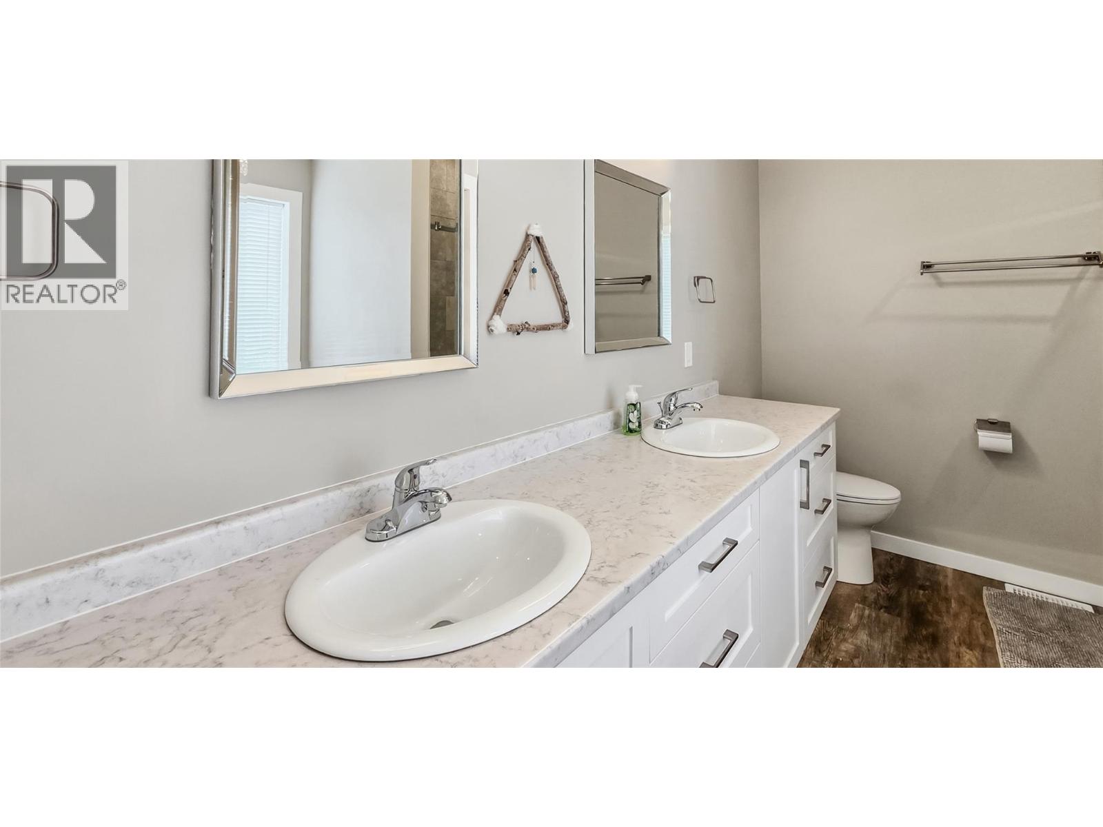 4820 Highway 33, Beaverdell