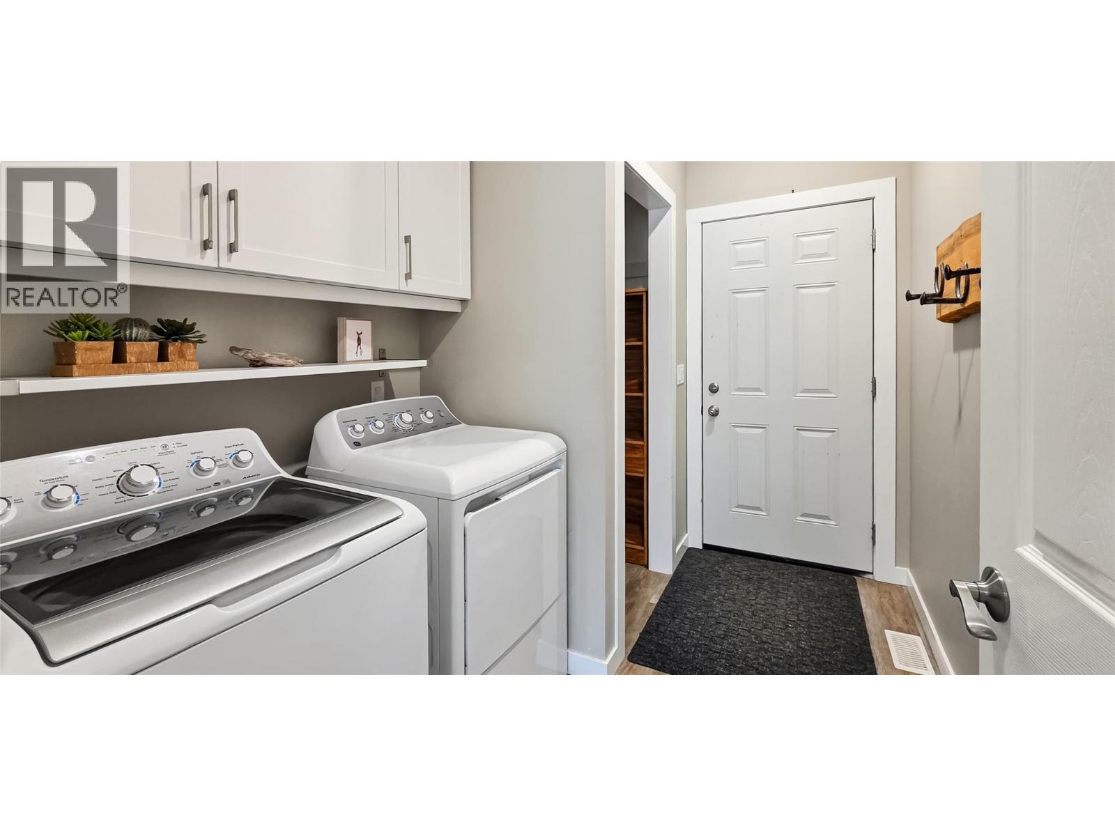4820 Highway 33, Beaverdell