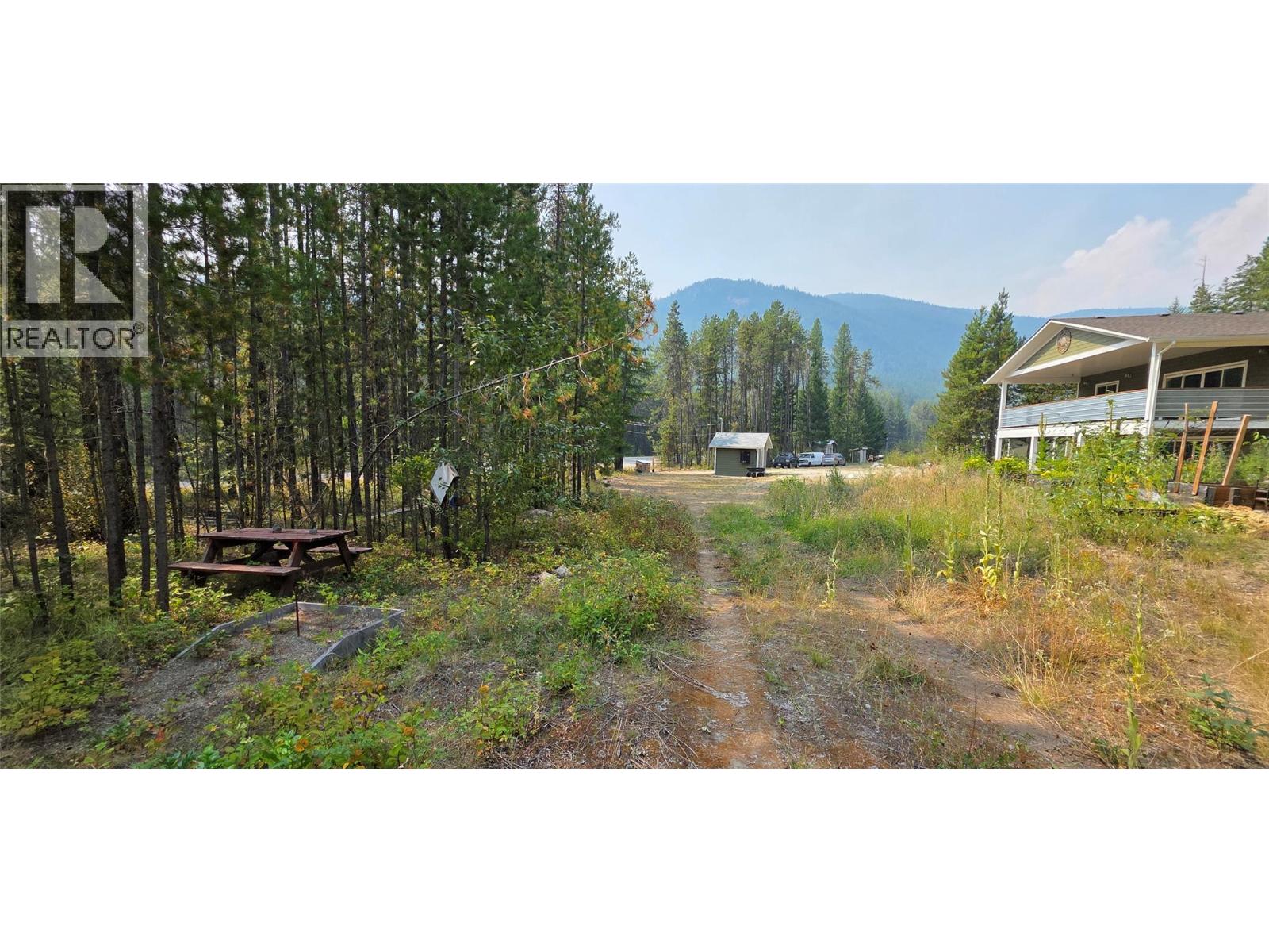 4820 Highway 33, Beaverdell