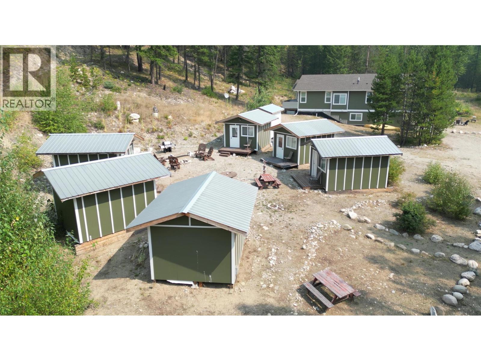 4820 Highway 33, Beaverdell