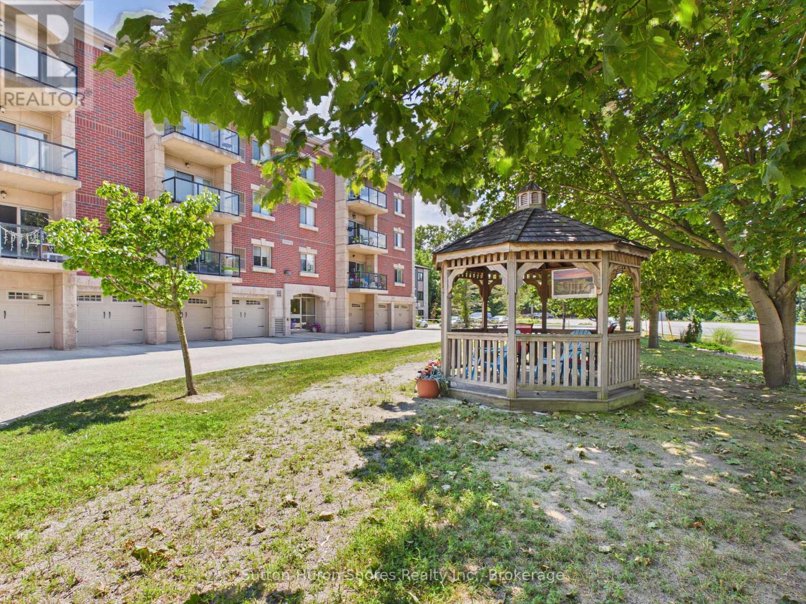 #402 221 ADELAIDE STREET - Image 28