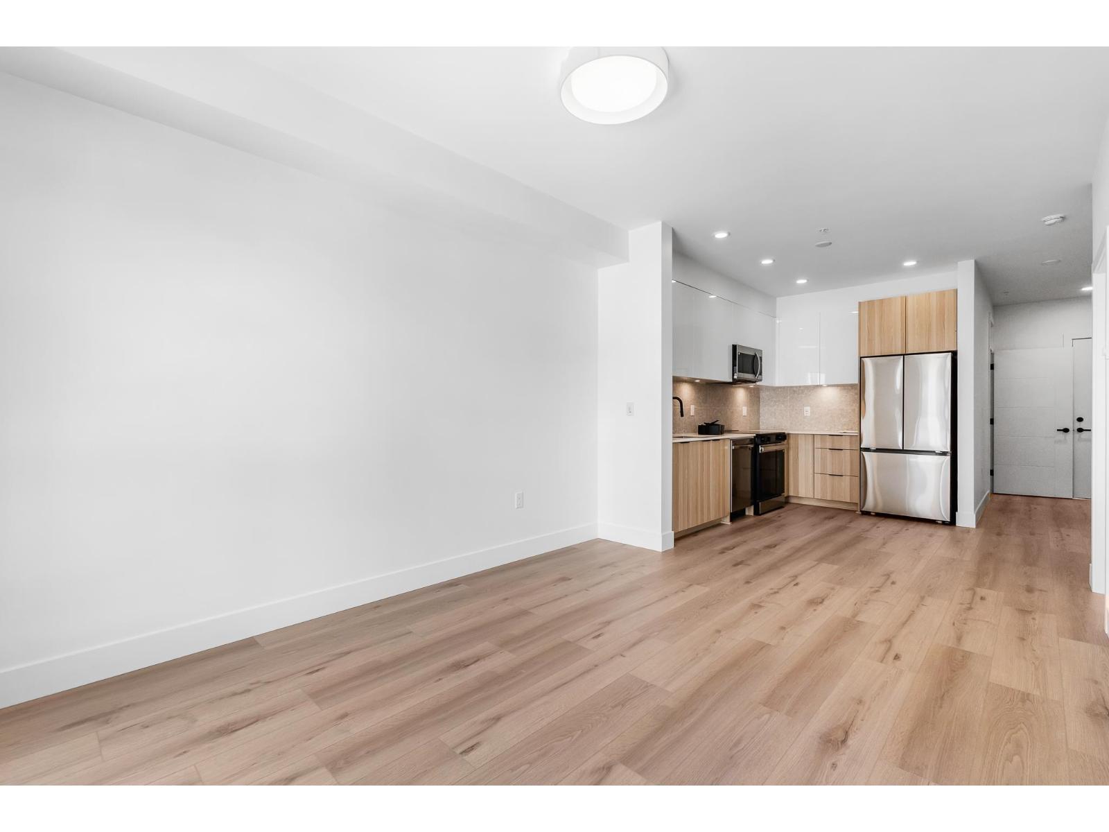 319 20769 FRASER HIGHWAY, Langley