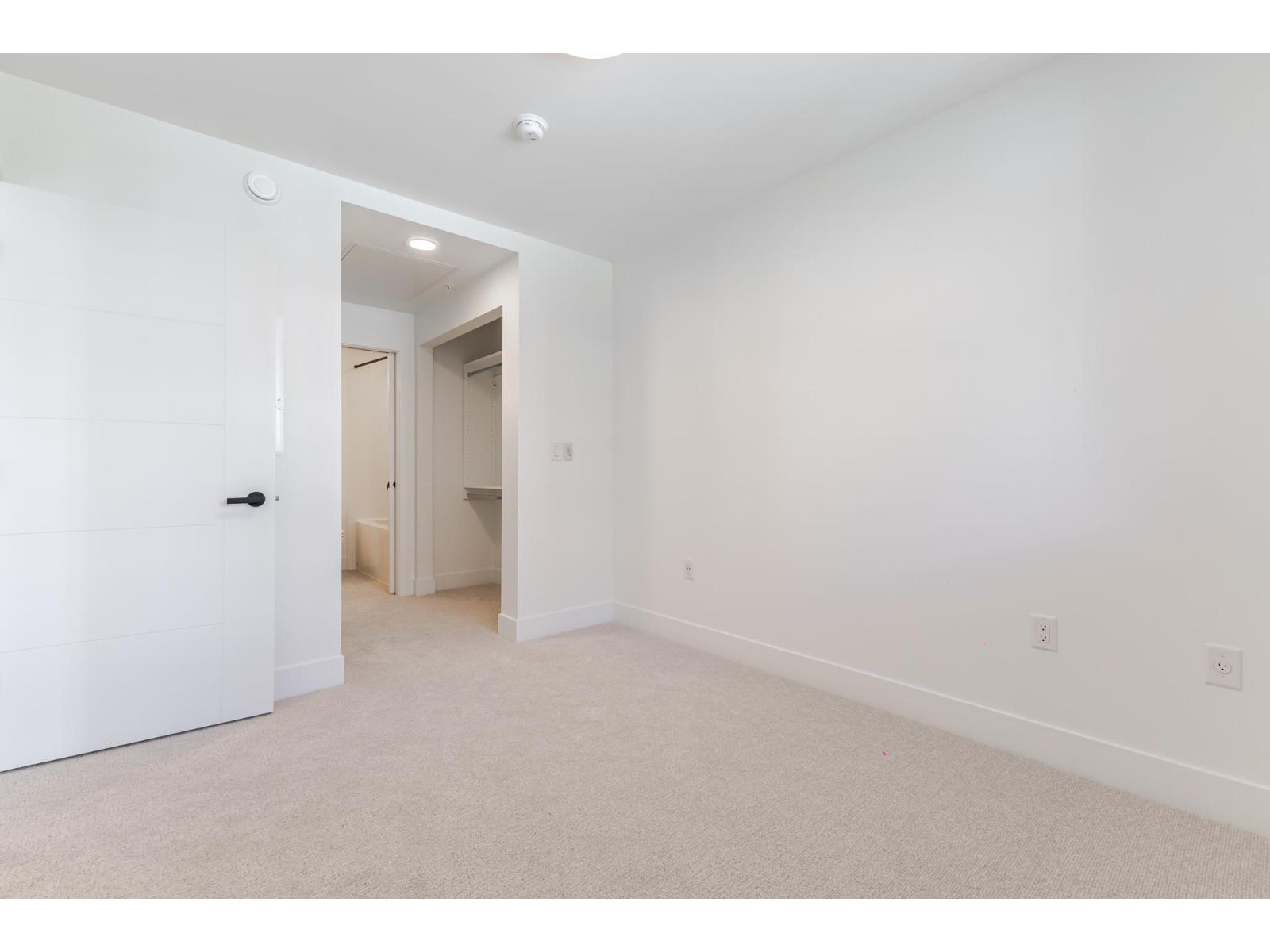 319 20769 FRASER HIGHWAY, Langley