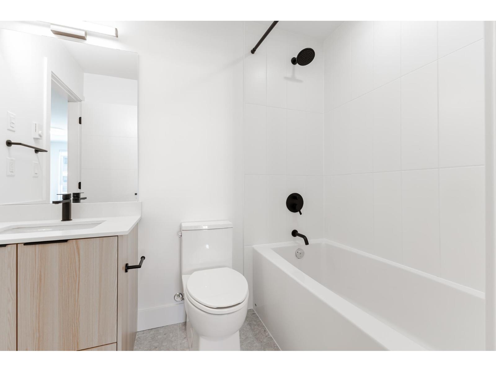 319 20769 FRASER HIGHWAY, Langley