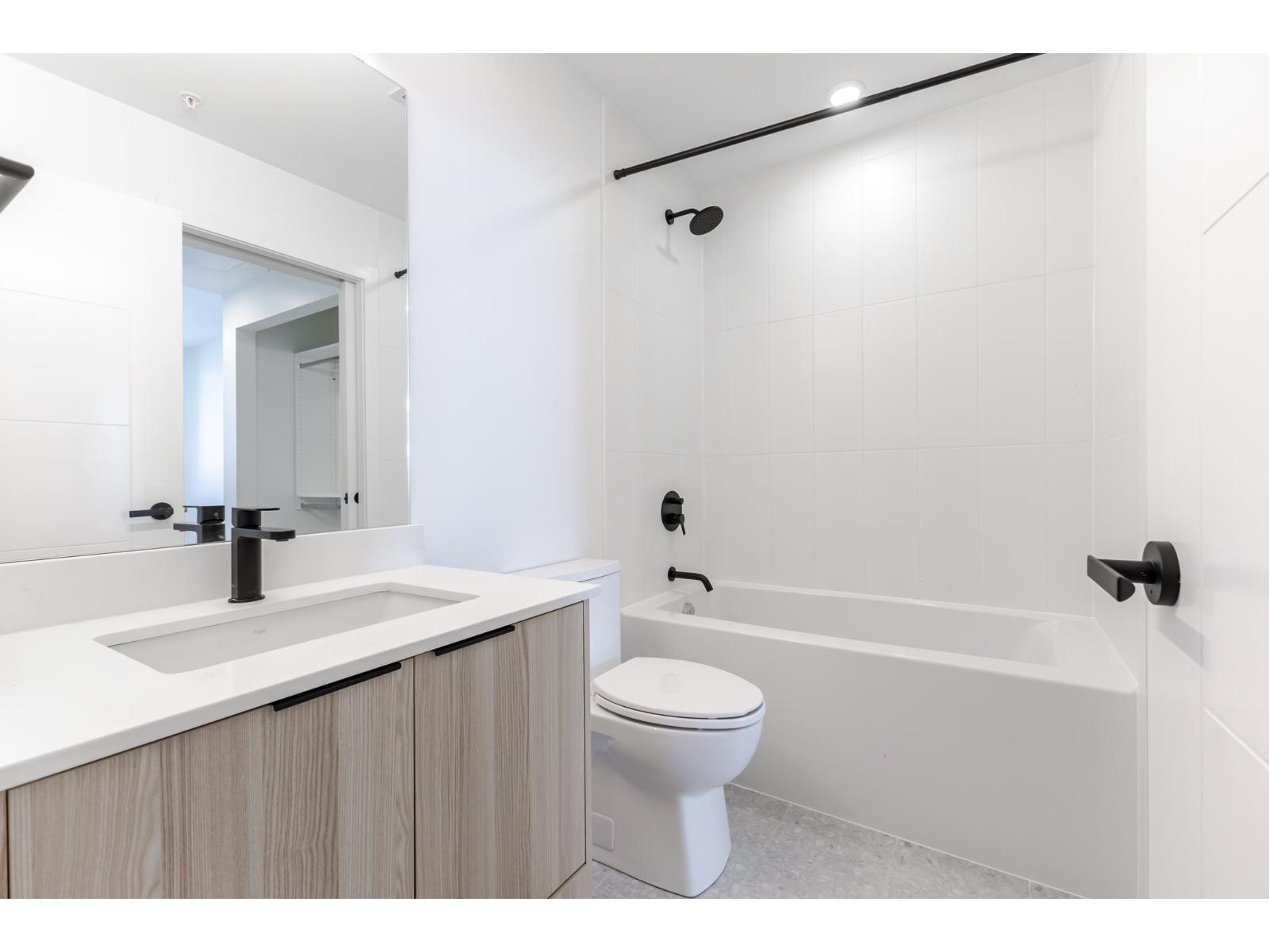 319 20769 FRASER HIGHWAY, Langley