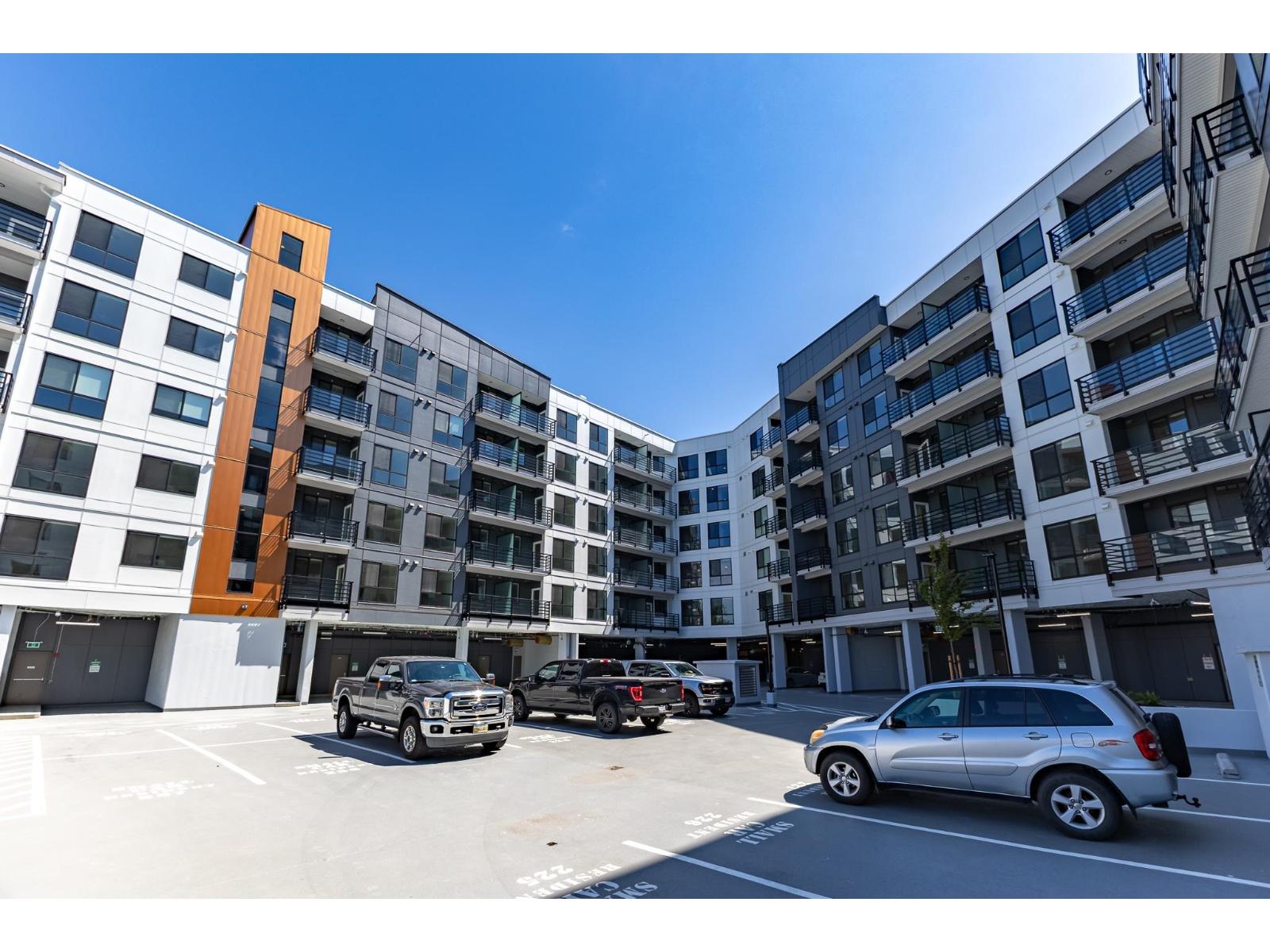 319 20769 FRASER HIGHWAY, Langley
