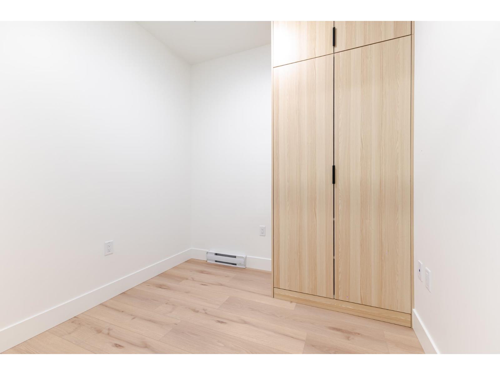 319 20769 FRASER HIGHWAY, Langley