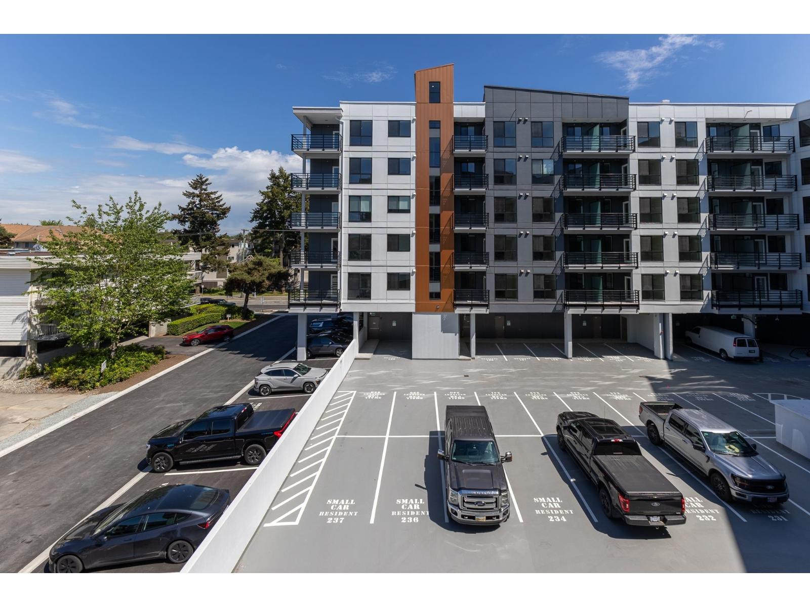 319 20769 FRASER HIGHWAY, Langley