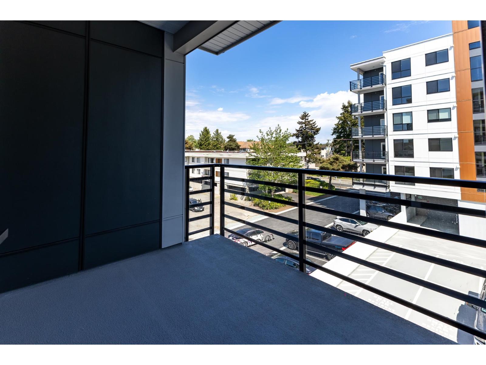 319 20769 FRASER HIGHWAY, Langley
