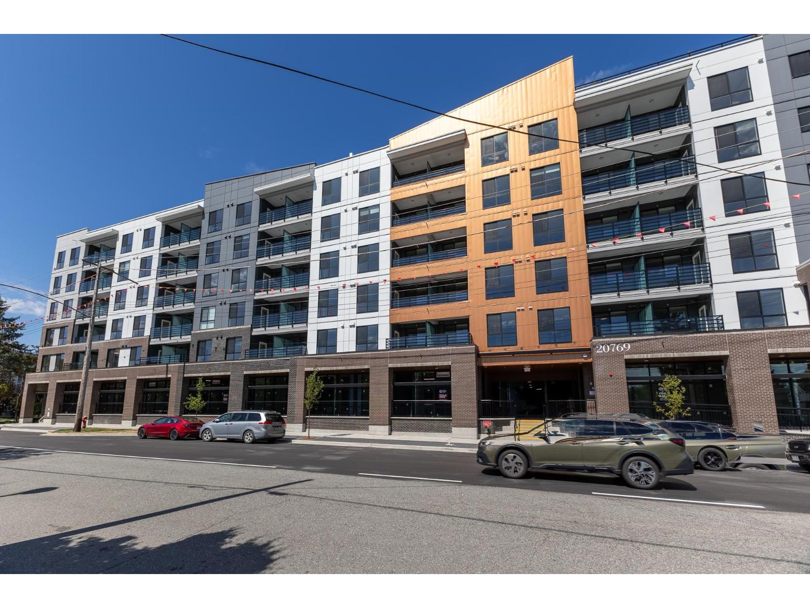 319 20769 FRASER HIGHWAY, Langley