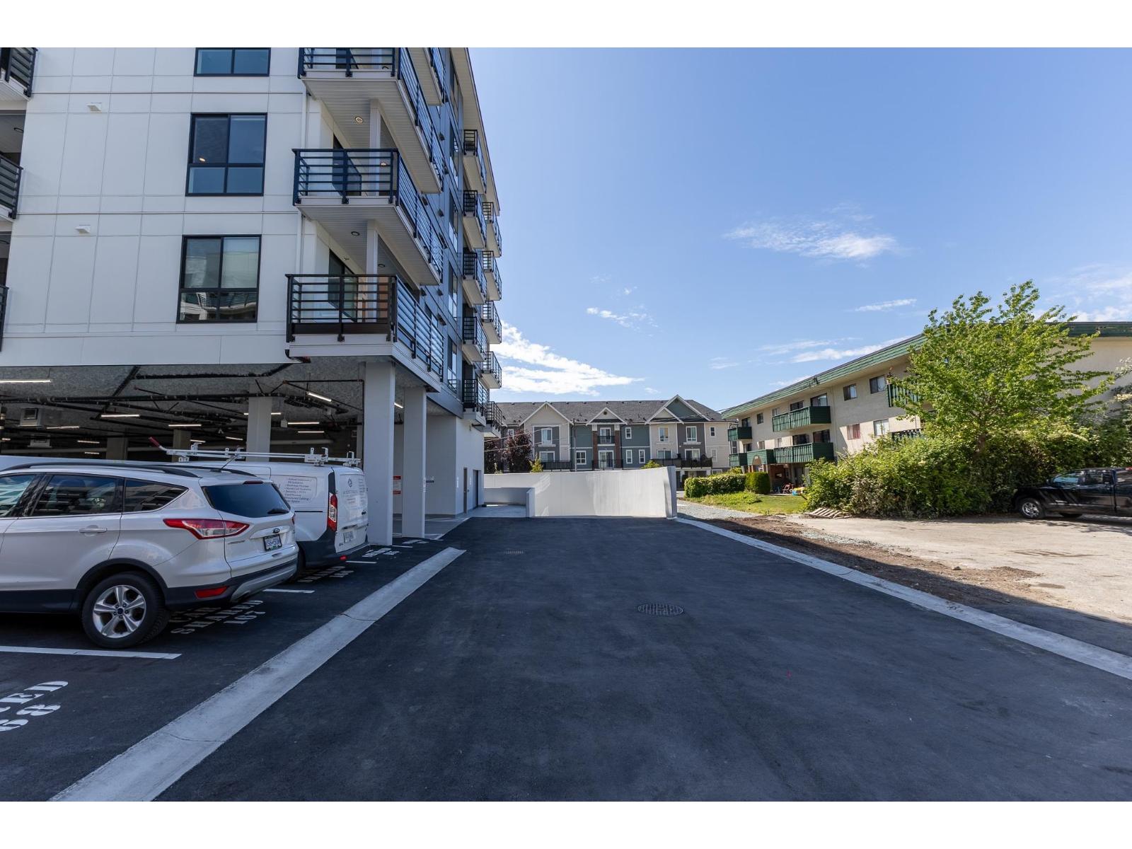 319 20769 FRASER HIGHWAY, Langley