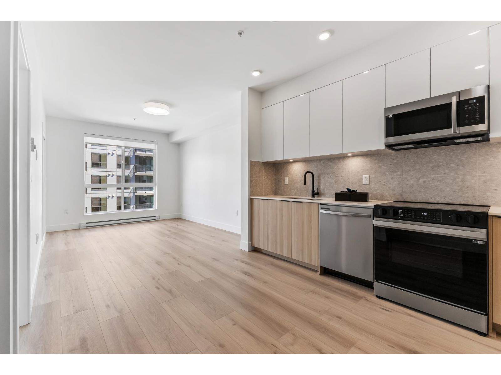 319 20769 FRASER HIGHWAY, Langley