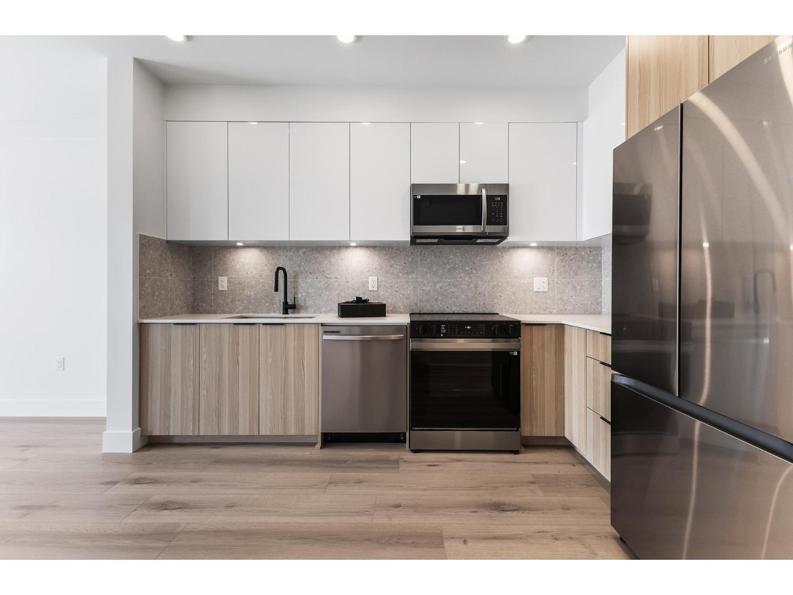 319 20769 FRASER HIGHWAY, Langley