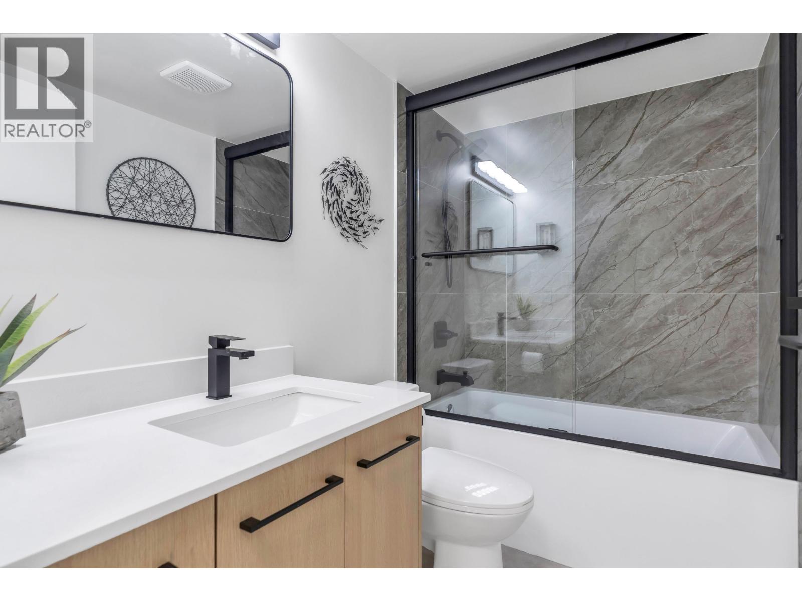 1001 2733 CHANDLERY PLACE, Vancouver