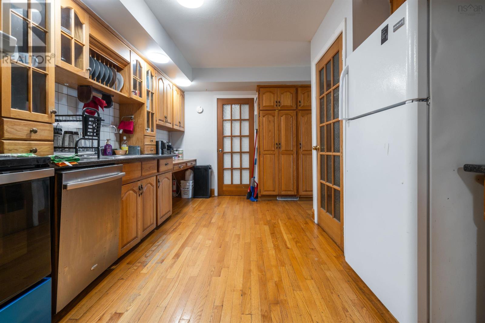 #4 Tupper Court - 30