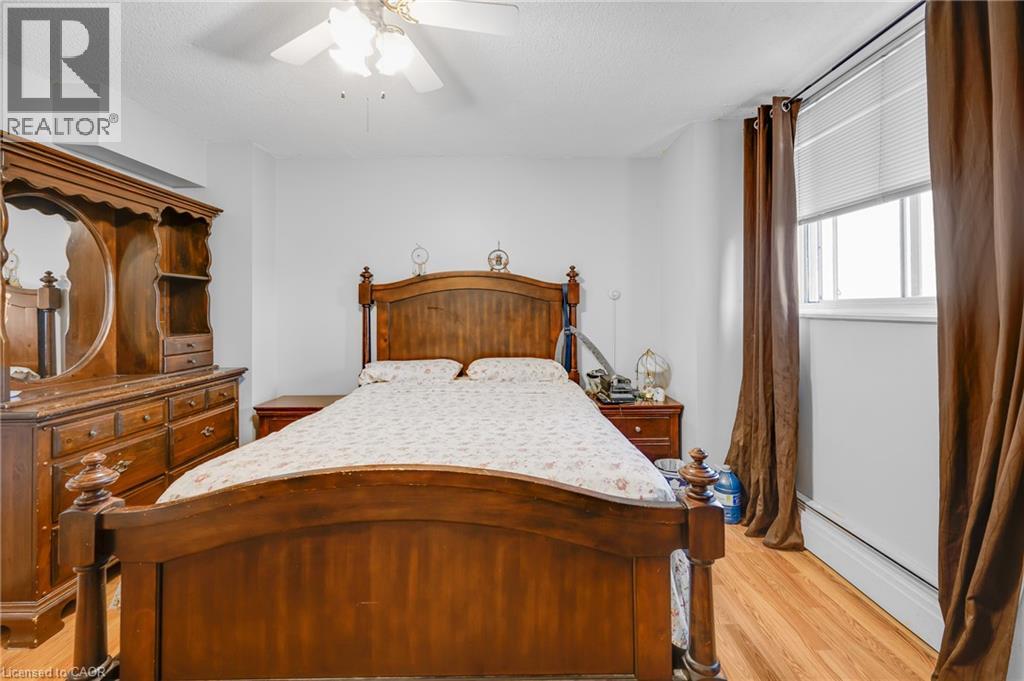 #708 975 WARWICK Court - 24
