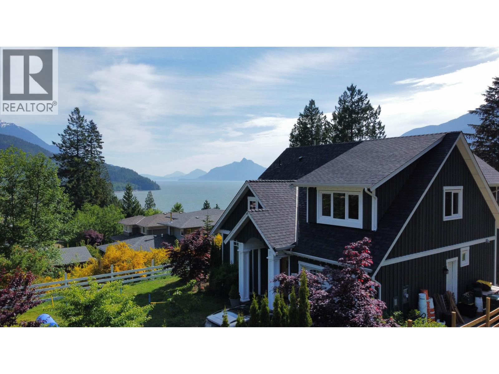 685 COPPER DRIVE, Squamish