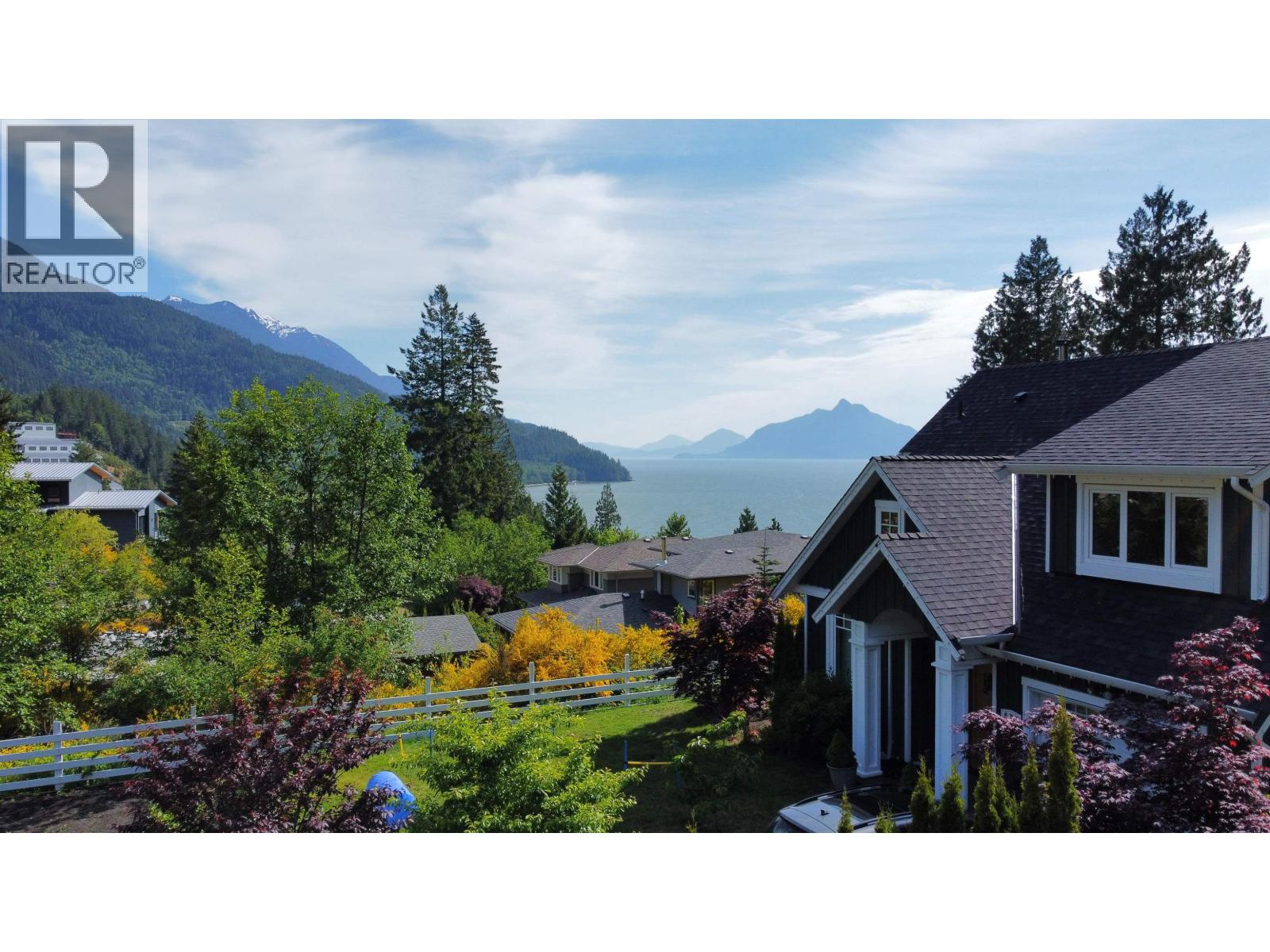 685 COPPER DRIVE, Squamish